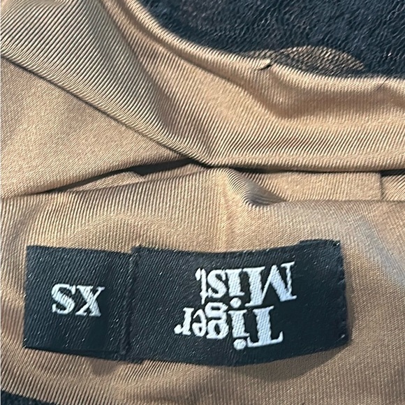 Tiger Mist Karolina Lace Skirt Set in Black - Picture 8 of 8